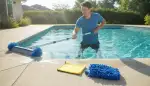 Die perfekte Poolbürste: Glänzende Wände