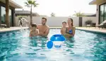 Perfekte Poolpflege: Der Dosierschwimmer