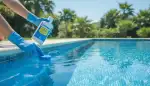Poolfolie reinigen: So bleibt sie schön